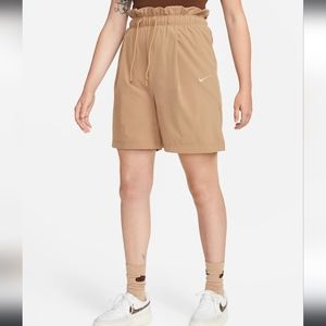 Nike Sportswear Everyday ModernWomen's High-Rise Woven Shorts